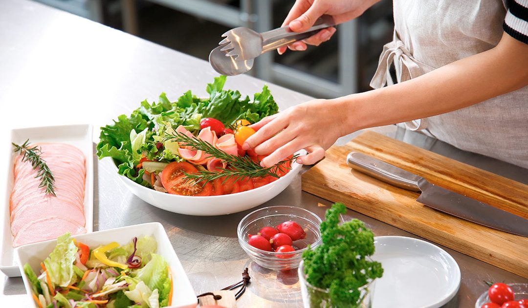 3 ensaladas nutritivas que puedes preparar en pocos minutos